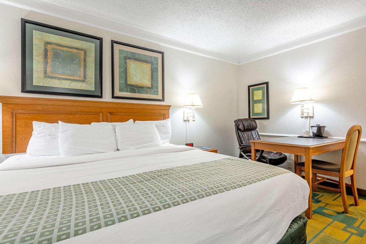 Rodeway Inn Huntsville Exteriör bild